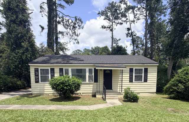 Charming 2BR/1BA Near VSU – Hardwood Floors