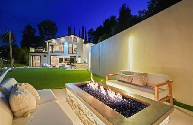 Photo of 4551 Alonzo avenue