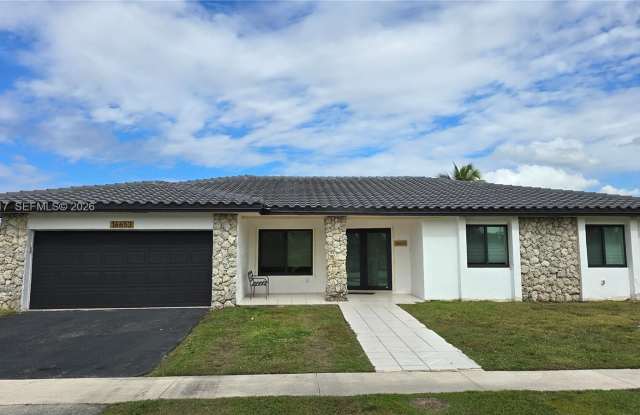 Photo of 16653 Golfview Dr