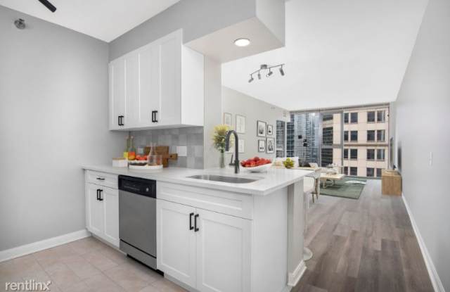 216 W Wells St