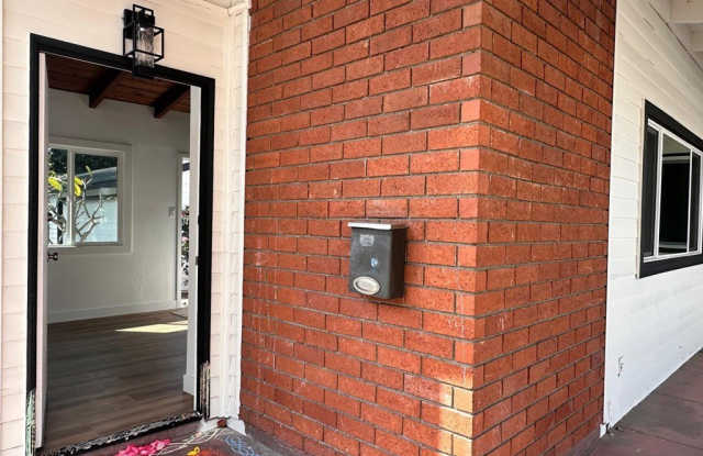 2072 Santa Fe Avenue