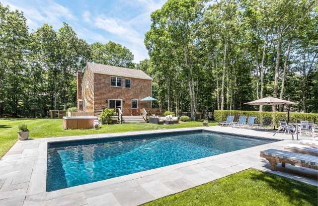 15 Highland Boulevard