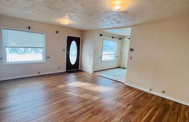 3 Bed - 2 Bath - Garage