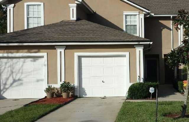 Photo of Lovely 2 Bed, 2.5 Bath Townhome Ready to Move in
