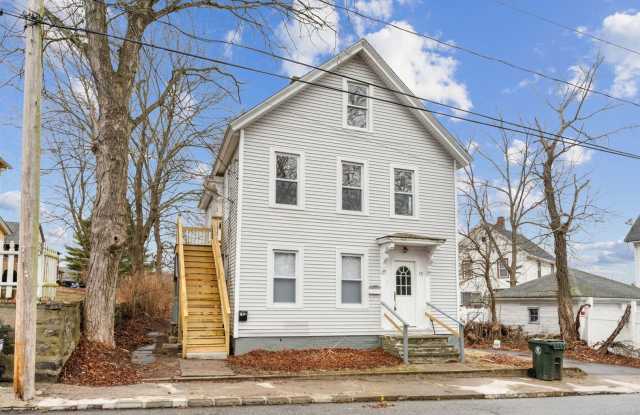 Spacious 4BD and 1BA apartment no-2 in Norwich