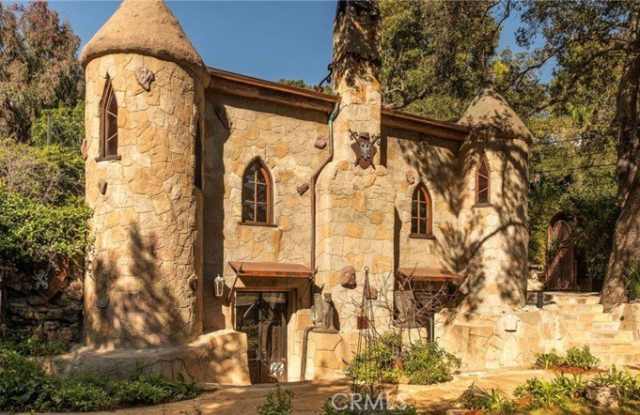 8978 Wonderland Avenue