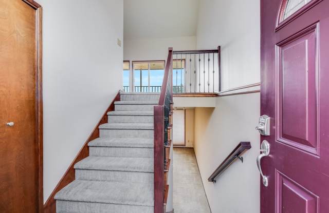 Beautiful 3 bed, 2 bath Condo in West Linn!