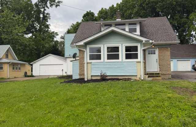 Spacious 4 Bedroom in Independence with Updated Kitchen and Built In Charm