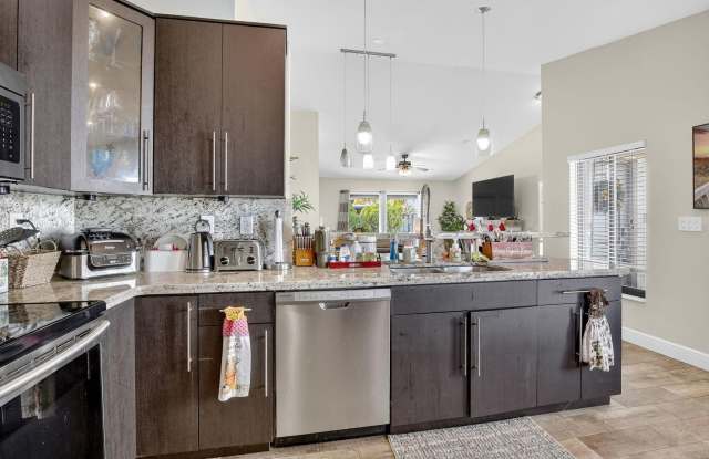 691 Willow Grove Terrace, Davie, FL 33325