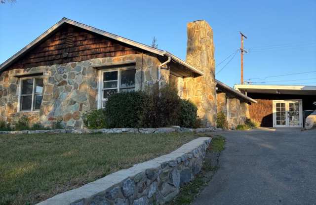Lovely Cottage Home in Auburn
