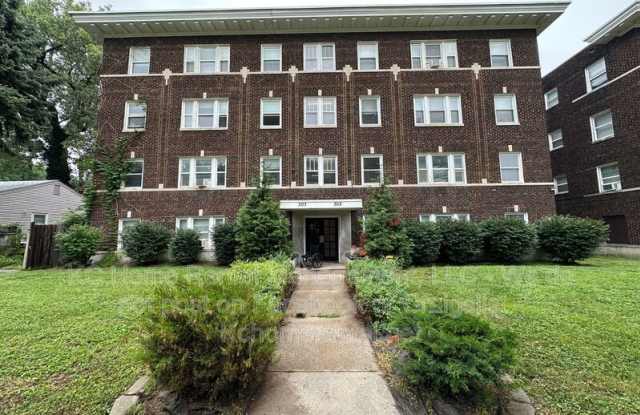 305-21 Gladstone Blvd