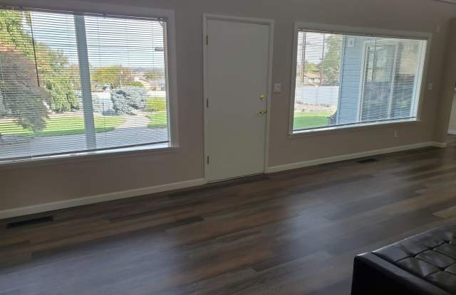 6802 W Willamette Ave