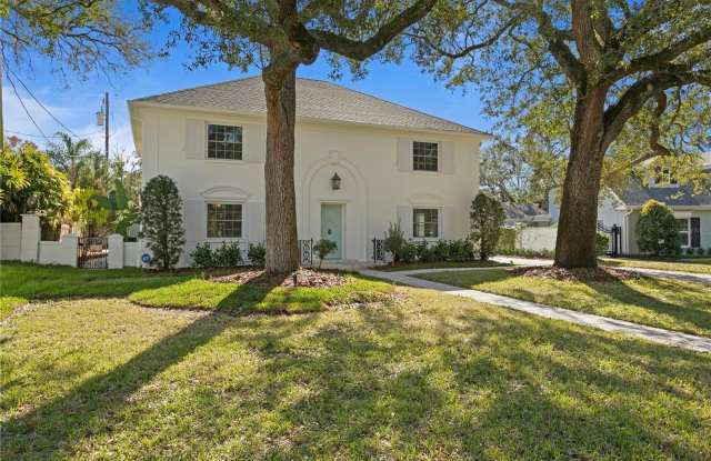 4704 W BROOKWOOD Drive