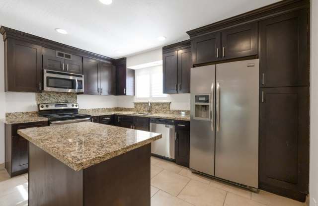 50% OFF FIRST MONTH!! Charming 2-Bedroom Condo in the Heart of Scottsdale!