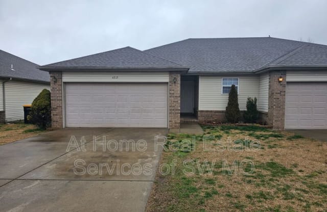 4315 W La Siesta - 4315 West La Siesta Street, Springfield, MO 65802