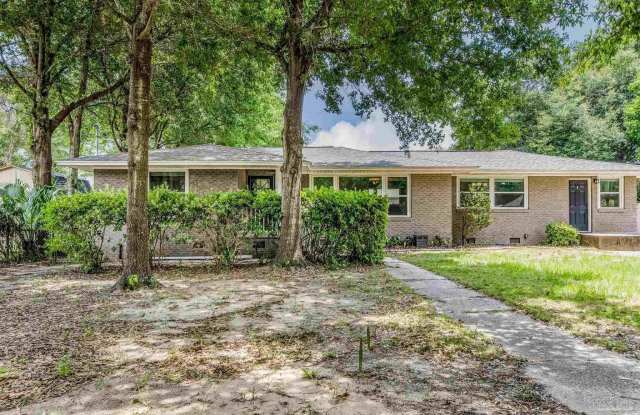 2033 E Bobe St - 2033 East Bobe Street, Pensacola, FL 32503