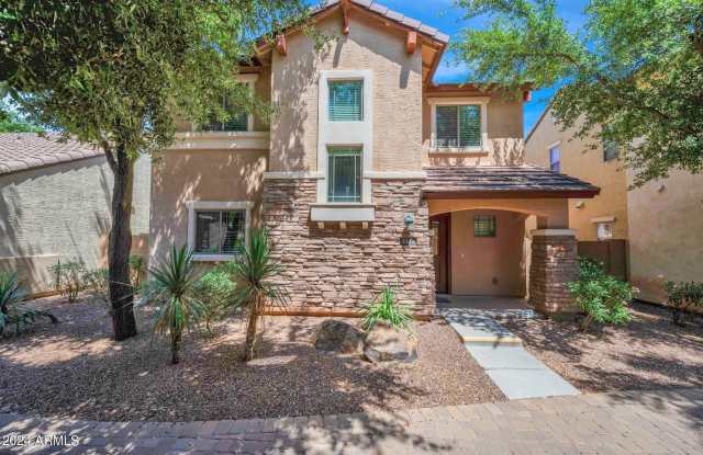 2532 E Vermont Drive