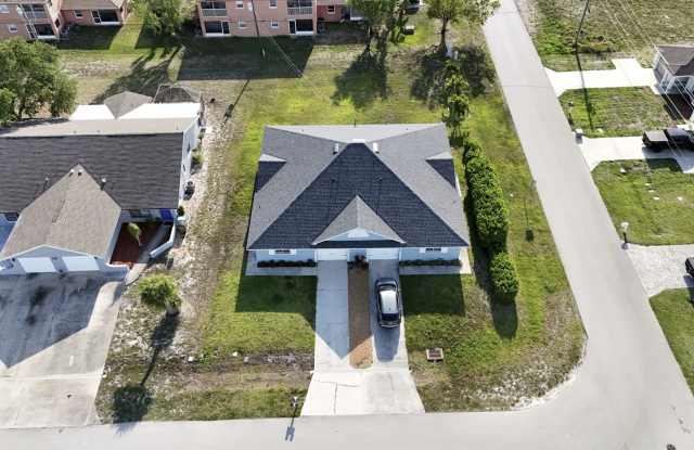 Spacious Duplex in SW Cape Coral