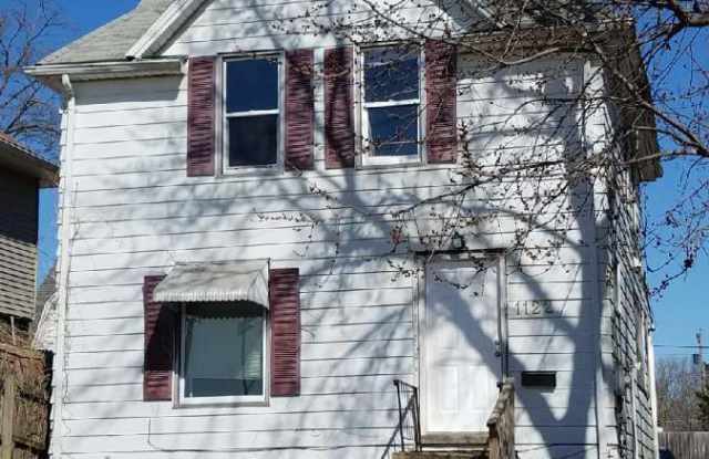 1122 W 5th St