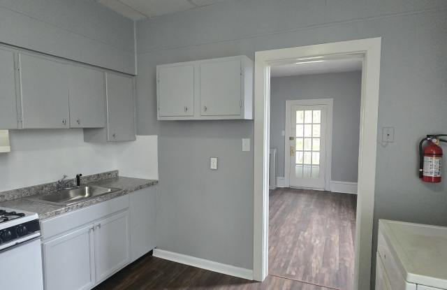 23 W Chestnut Ave
