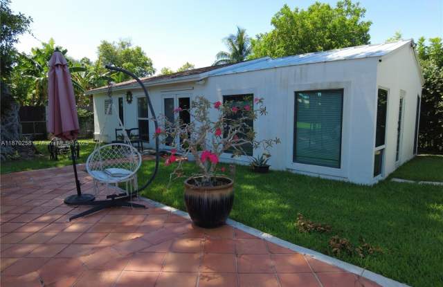 Photo of 265 NE 151st St