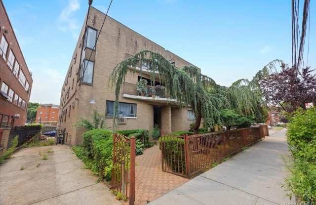 14726 Roosevelt Avenue unit: L1