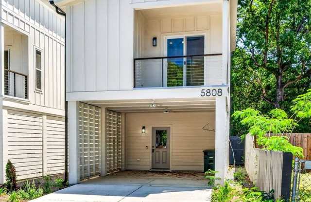 Modern Hanahan Living Near Park Circle