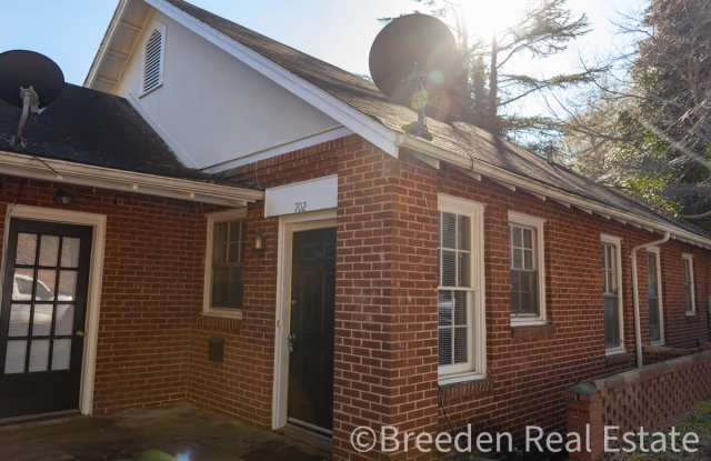 Photo of 702 West Union Street