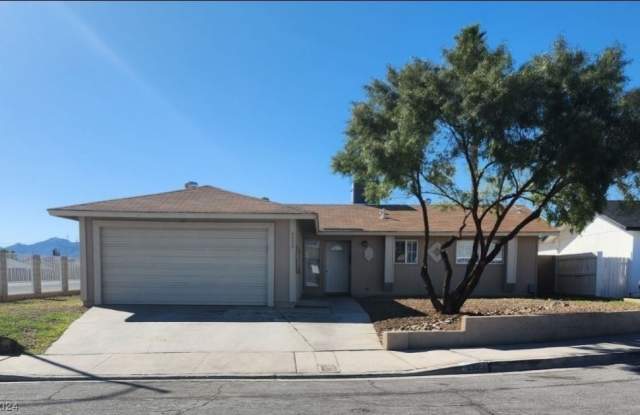 4999 Nellis Circle - 4999 Nellis Circle, Paradise, NV 89120