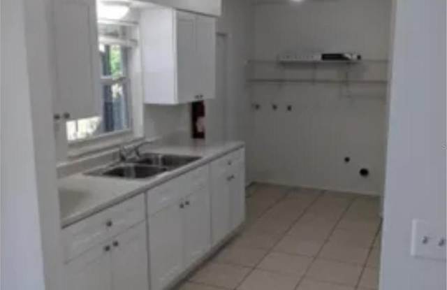 4624 N GOLDENROD ROAD