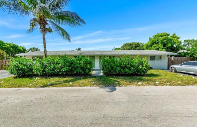 700 NW 18th St