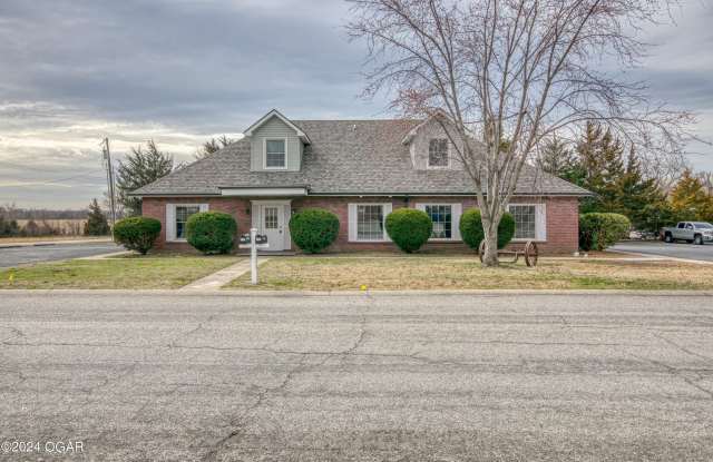 1236 N Duquesne Road - 1236 North Duquesne Road, Joplin, MO 64801