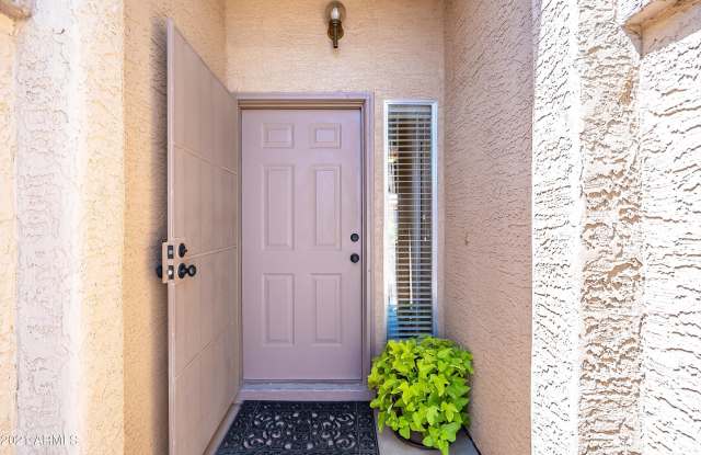 1802 E PEACH TREE Drive