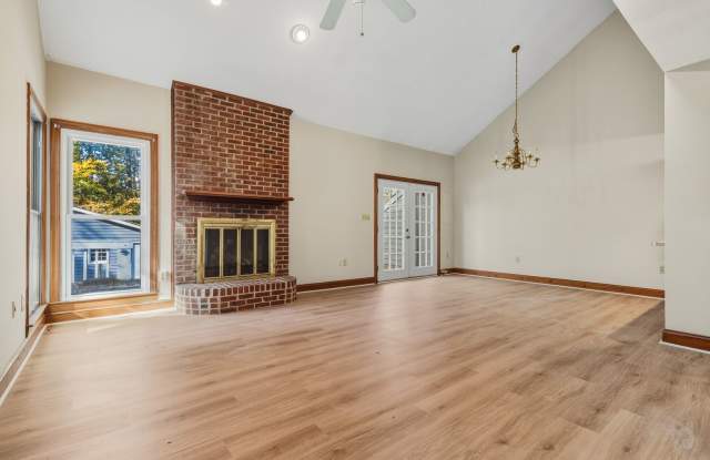 Beautiful 3-Bedroom Townhome in West Raleigh