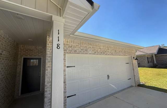 Brand New 3/2 home with fenced yard *ask about free rent*