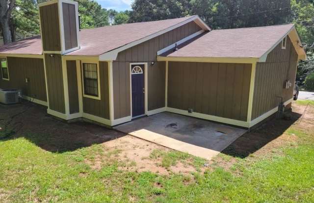 Photo of Room in 3 Bedroom Home at Mallard Crest