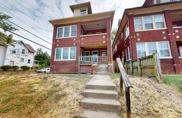 Photo of 978 1/2 Linwood Ave