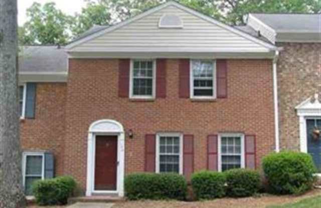 Spacious 3 Bedroom 2.5 Bath Townhome with Community Pool!!