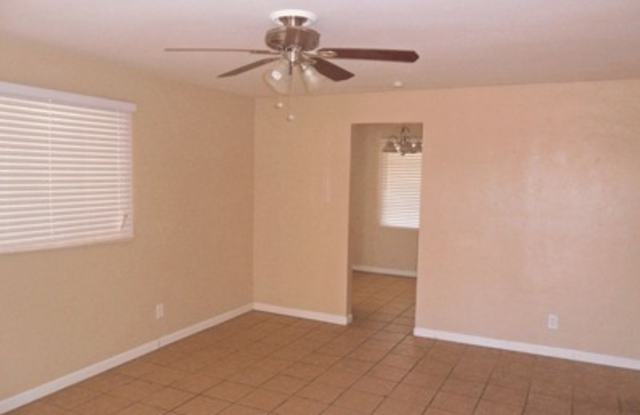 3 beds, 1 bath, 1,120 sqft