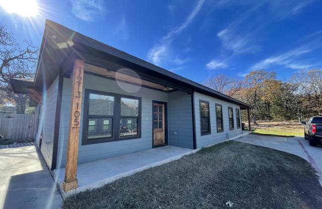 1215 Oak Drive #103