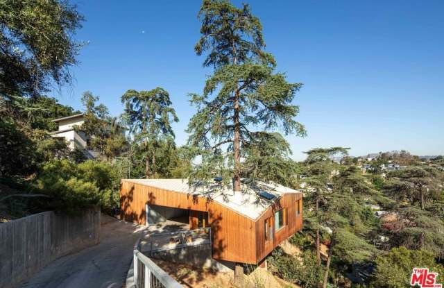 Photo of 1955 Park Dr