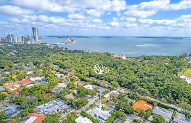 Photo of 290 E Shore Dr E