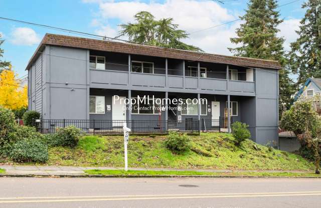 Updated Two Bedroom Unit in the Heart of Oregon City - NEW PHOTOS