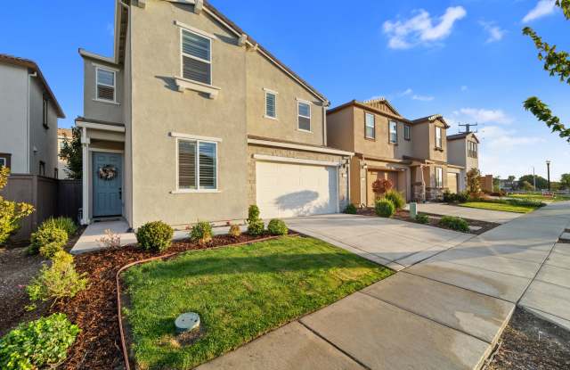 Photo of Gorgeous 4 Bedroom 3 bath in Northlake