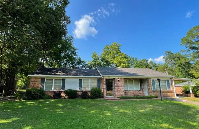 920 Parkwood Dr