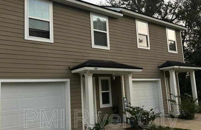 7608 Rain Forest Dr N