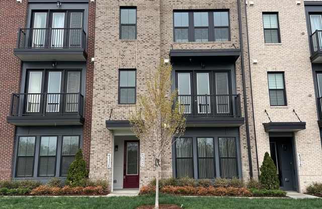 43324 FARRINGDON Square