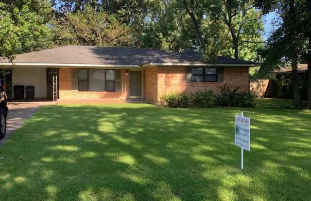 Beautiful Home located In Kenilworth Subdivision