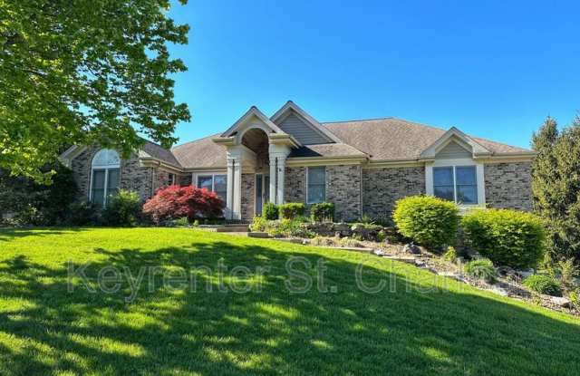 1114 S Charlemagne Dr