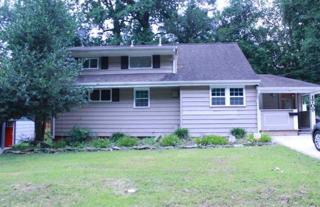 Twinbrook Forest - House for rent Near Metro